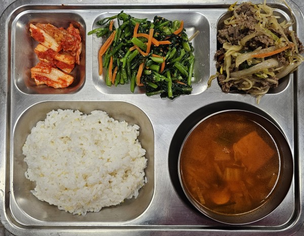 8064bde98b68f23d79f56c87ee18e703_1770794243_9451.jpg